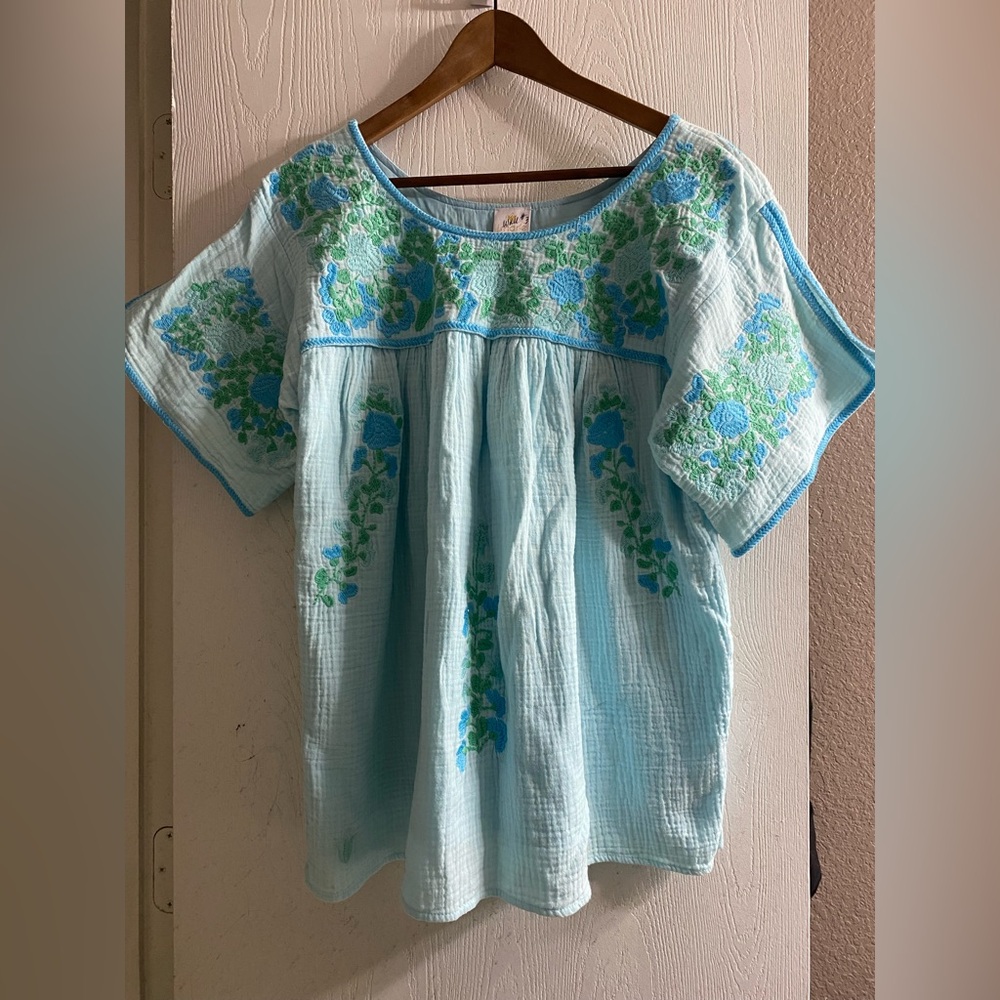 J Marie Embroidered Light Blue Floral Blouse Flutter Sleeve Top  Women Sz  M